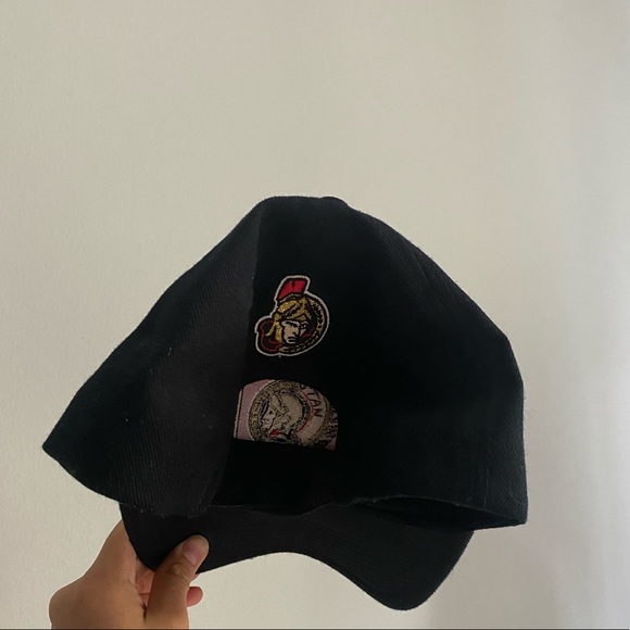 NHL Ottawa Senators Hat - Picture 2 of 4